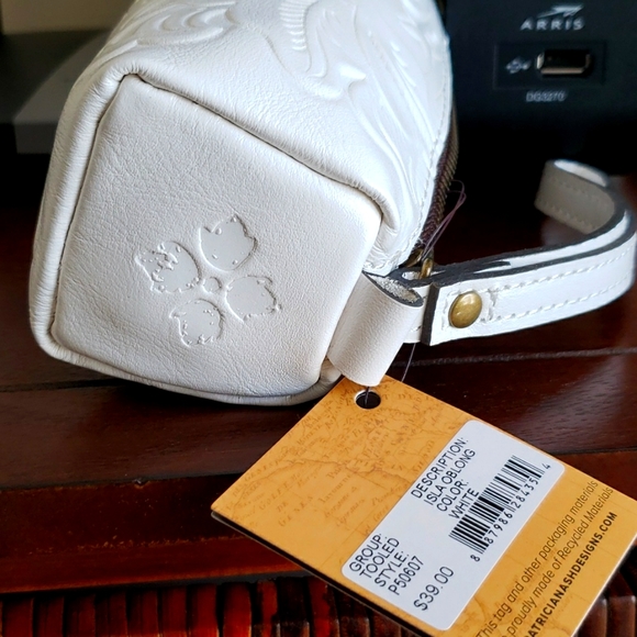 Patricia Nash Isla oblong makeup brush bag/wristlet. White tooled leather. NWT - Picture 5 of 7